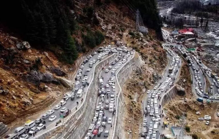 Himachal CM calls traffic jam rumours ‘baseless’; notes visitor surge in tourist hotspots, ET TravelWorld