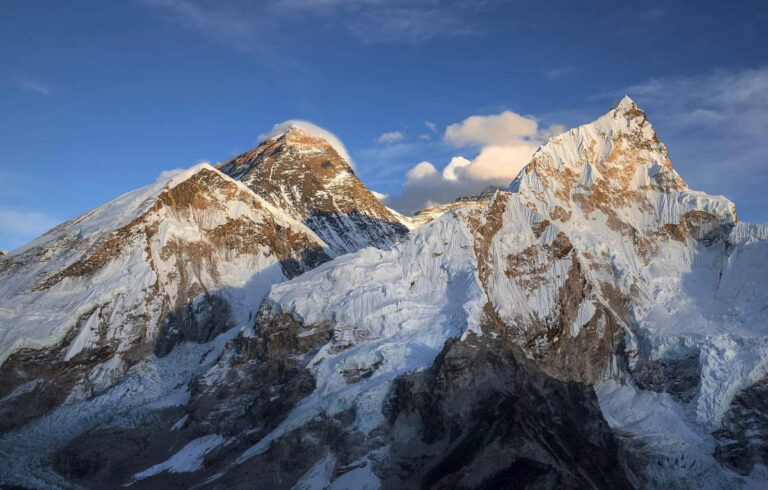 Starting this Spring, Nepal to make carrying electronic chips mandatory for Everest climbers, ET TravelWorld
